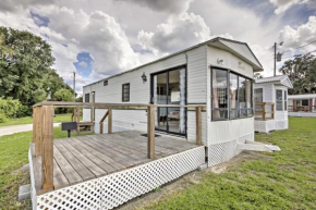 Airy Silver Springs Resort Cabin - Steps to Lake!